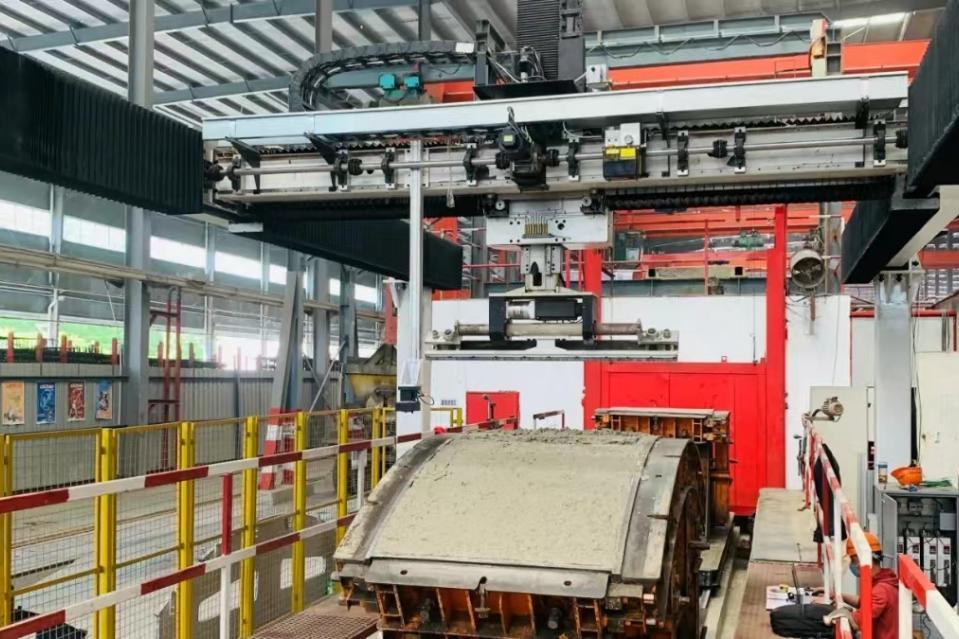 预制建筑钢模具应用_钢模板行业发展趋势_广西防城港建筑黑覆模板批发厂家地址电话联系方式公布