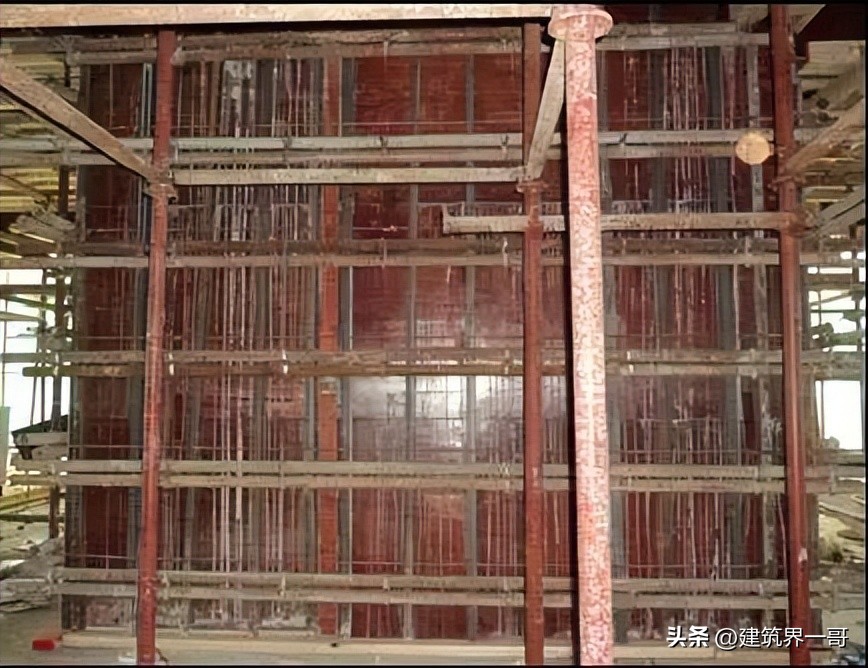 模板工程操作指引_建筑清水模板厂家生产规模_模板工程原材料控制