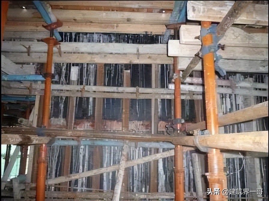 模板工程操作指引_建筑清水模板厂家生产规模_模板工程原材料控制