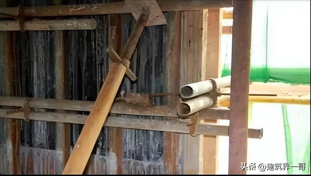模板工程操作指引_建筑清水模板厂家生产规模_模板工程原材料控制