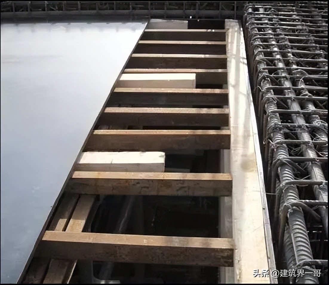 模板工程操作指引_模板工程原材料控制_建筑清水模板厂家生产规模